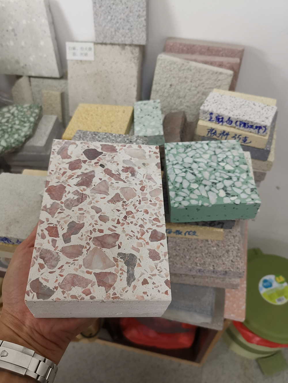 廣州天河透水磚找華堅水泥_現(xiàn)貨供應(yīng)_品質(zhì)保障