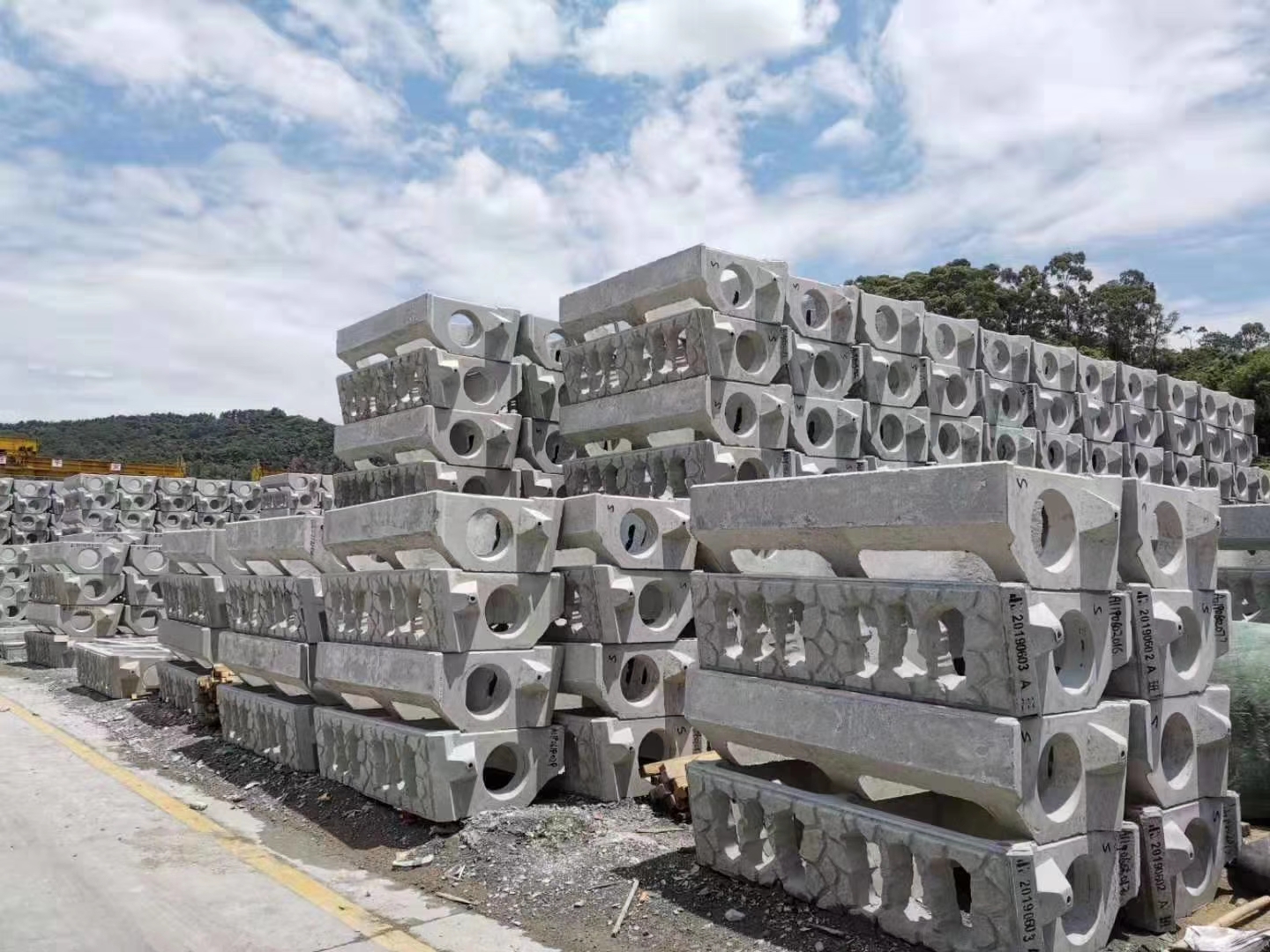 生態(tài)護坡磚(生態(tài)框)