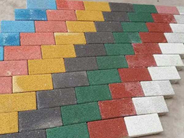 鋪設(shè)彩磚有哪些注意事項(xiàng)？